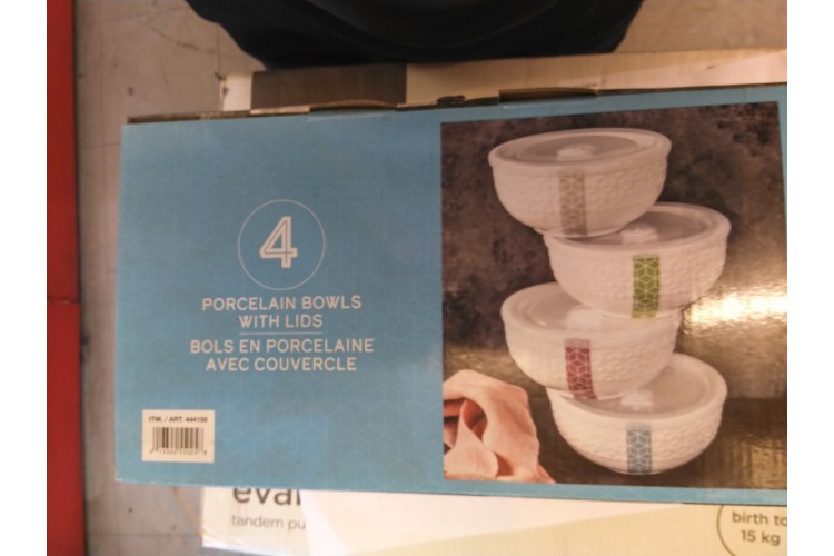 4 Porcelain Bowls with Lids 