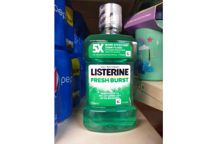 Listerine Spearmint Mouth Wash Remove up to 99% of germ left behind after brushing 250ml 