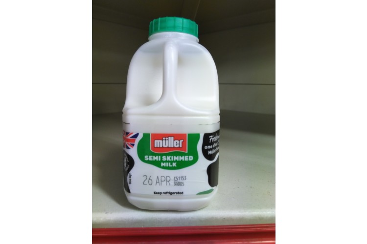 Muller Semi Skimmed Milk 1pint / 568ml