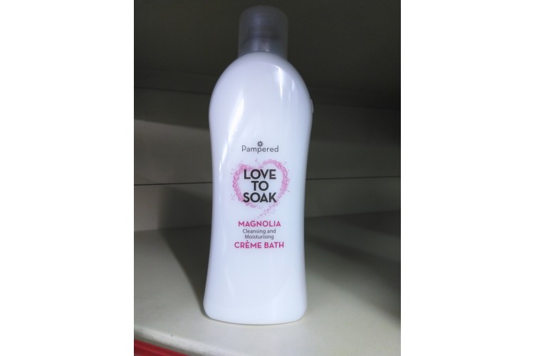 Pamper Love to Magnolia  Moisturising cream bath  1 Litre 